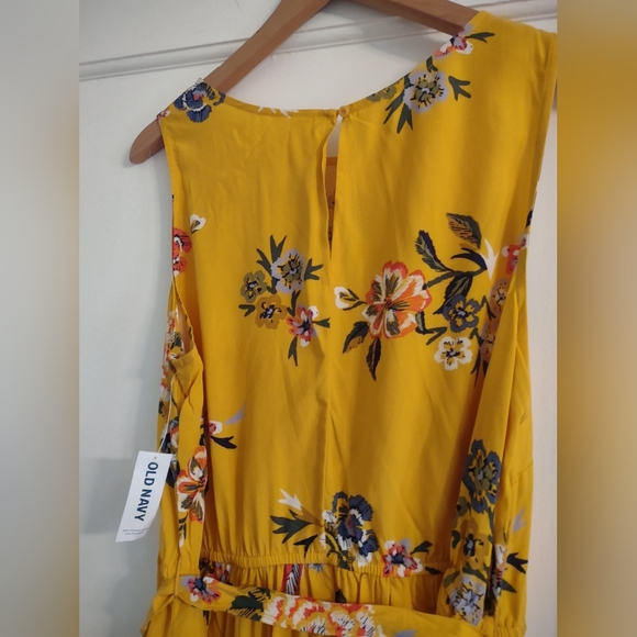 Yellow floral sleeveless midi dress with tie waist and keyhole back - Picture 3 of 4